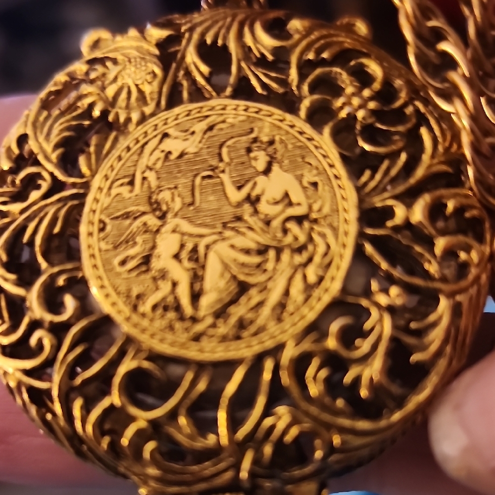 Elegant Gold Perfume Locket - Picture 6 of 7